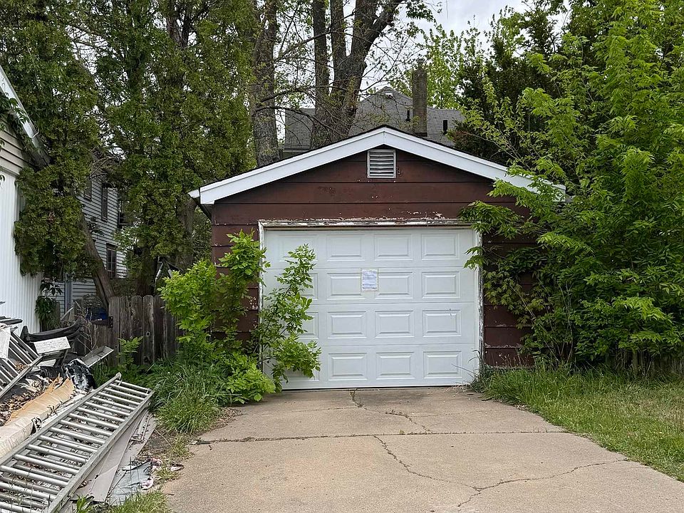 2nd image of 524 Vermont St