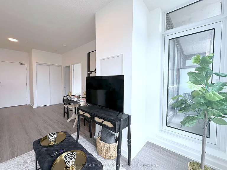 2 River Plate St #207 — Photo 10