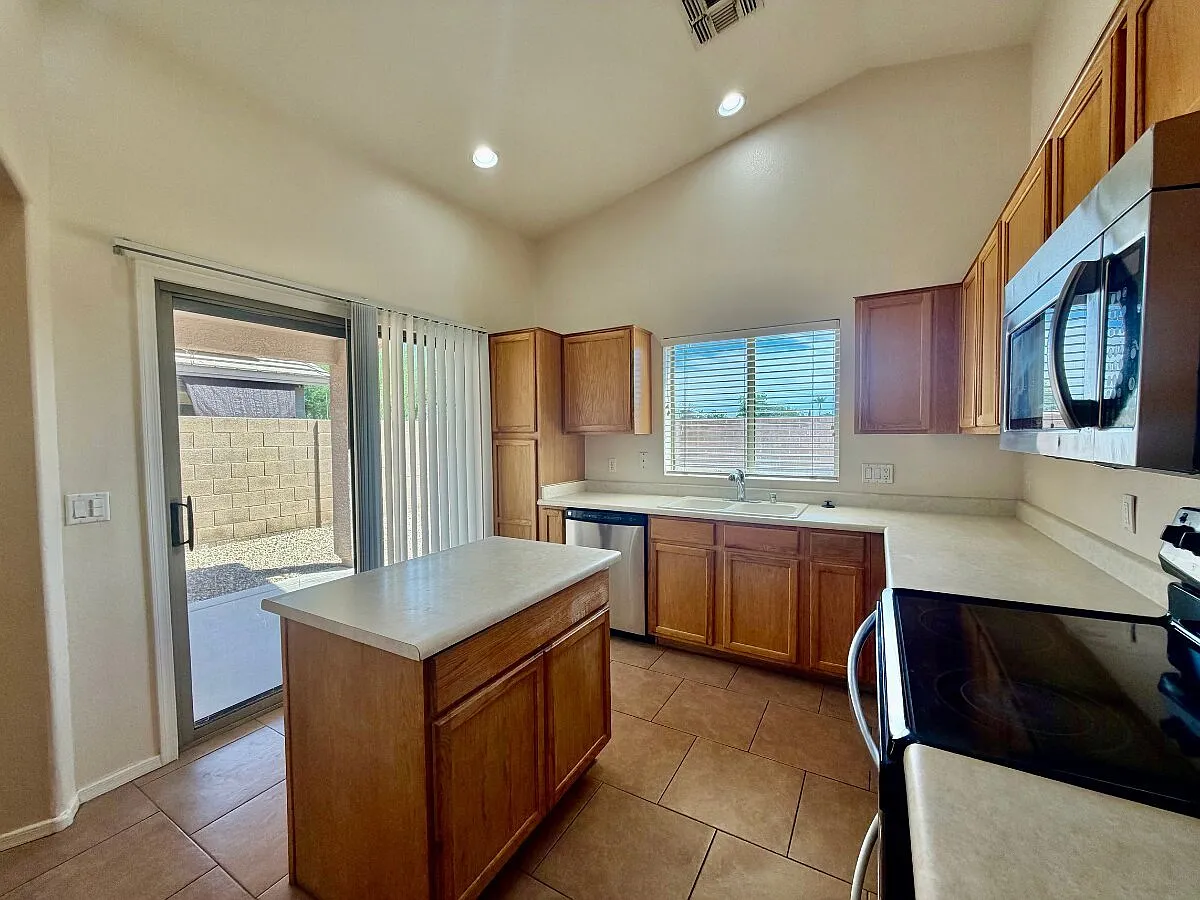 9323 W Harmony Ln — Photo 4