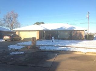 909 Windsor Dr, Altus, OK 73521