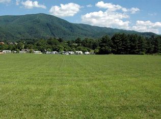 2 Wears Valley Rd, Pigeon Forge, TN 37863