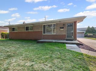 32447 Hawthorne Dr, Warren, MI 48092