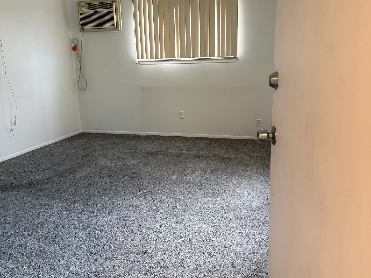 2406 Fort Park Blvd — Photo 2