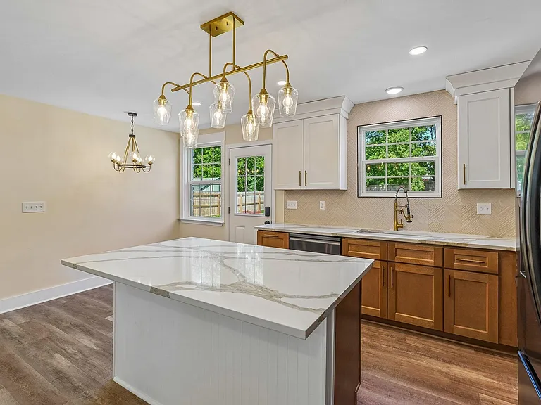 1425 Shelton Ave — Photo 4