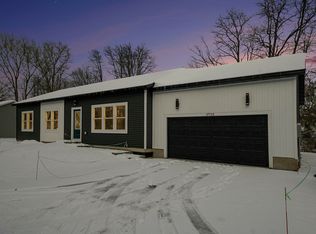 17715 Country Ln, Spring Lake, MI 49456
