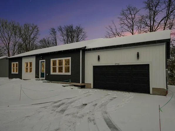 17715 Country Ln, Spring Lake, MI 49456