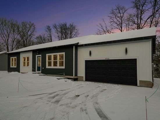 17715 Country Ln, Spring Lake, MI 49456