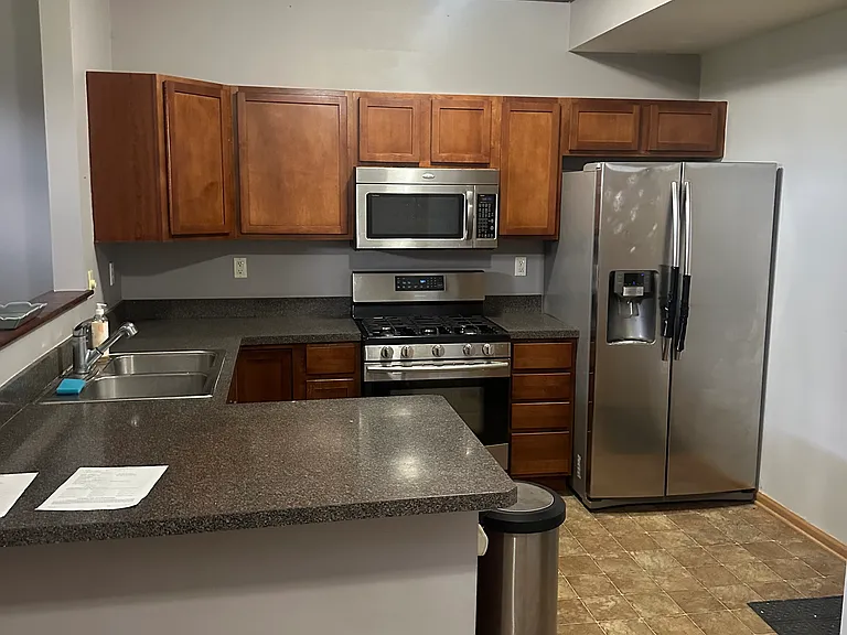 92 E South Ave — Photo 3