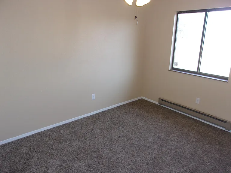 1138 Darby St — Photo 13