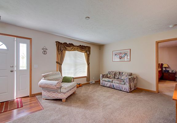 2nd image of 2215 Briarwood Dr