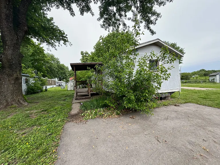 195 NE Coachlight Dr — Photo 8
