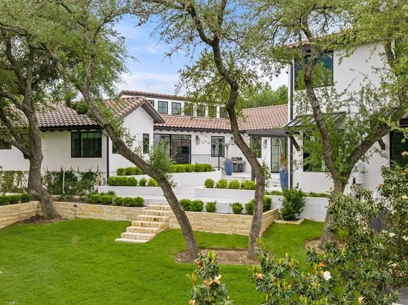 28 Club Estates Pkwy, The Hills, TX 78738