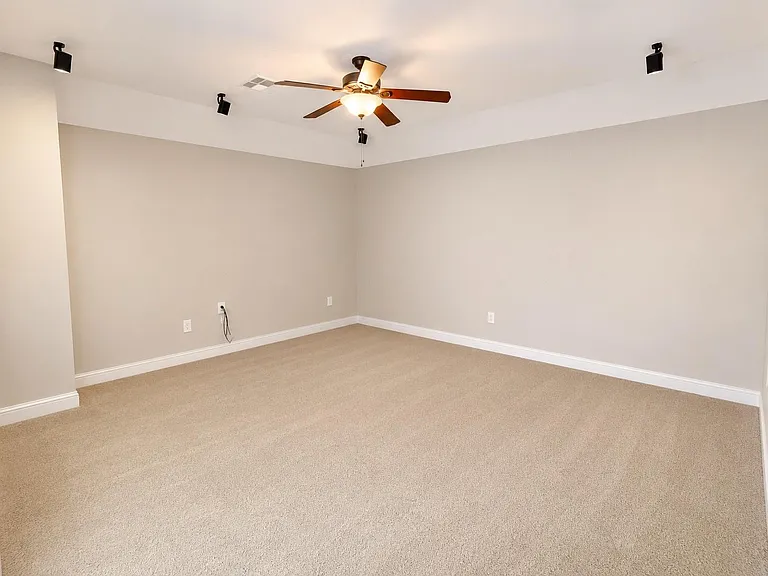 127 Lindenberry Cir — Photo 28