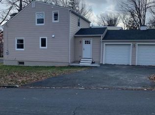 12 Crossbrook Rd, Livingston, NJ 07039