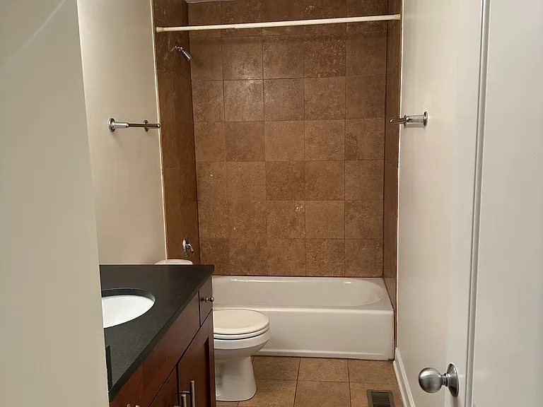 4043 S Drexel Blvd #101 — Photo 3