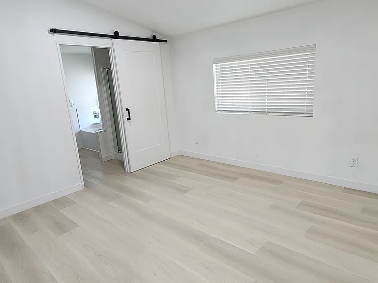 Rosedale Dr — Photo 17