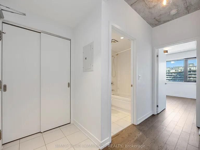 400 Wellington St W #1003 — Photo 4
