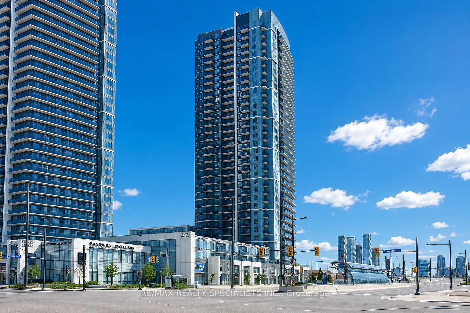 Centro Square Condos — Photo 1