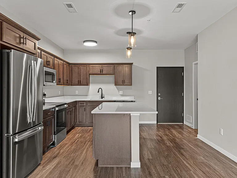 Spring Rose Cir — Photo 21