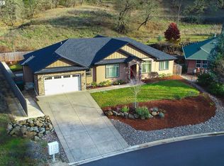365 Oak Valley Loop, Winchester, OR 97495