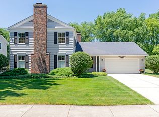 59 S Parkway Dr, Naperville, IL 60540