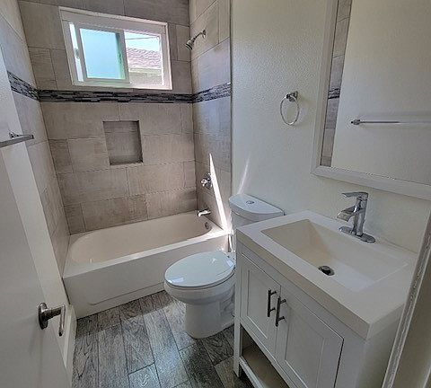 5th image of 639 W 4th St APT 5