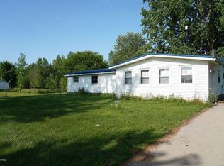 10087 N Meridian Rd, Merrill, MI 48637