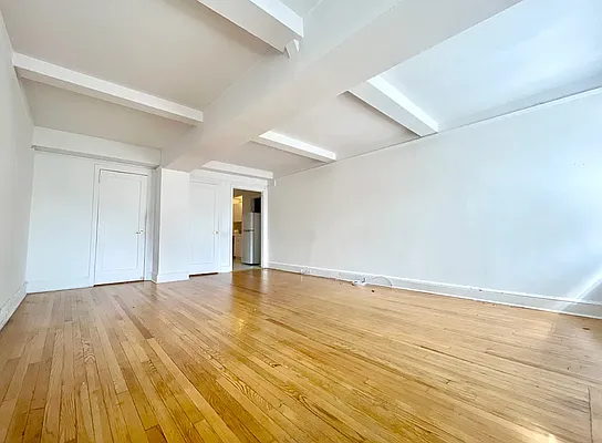 Rented by Manhattan Realty Group | media 5