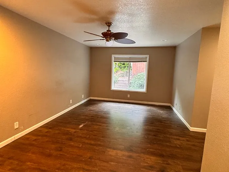 1327 NW Vallejo Dr — Photo 8