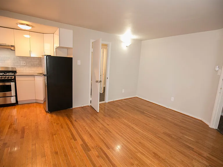 927 Pine St #303 — Photo 2