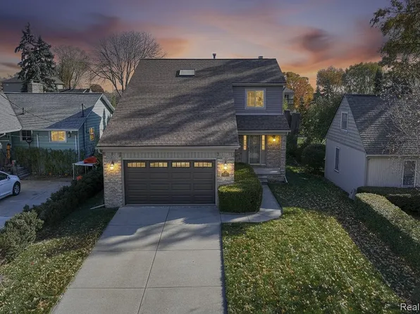 39100 Archer Dr, Harrison Township, MI 48045