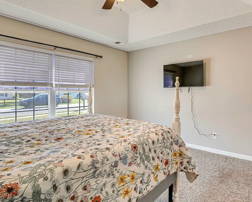 3 bed, 1302 sqft, $2,700 — Photo 4