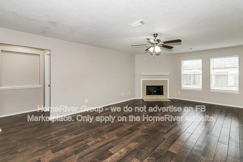 4 bed, 2.5 bath, 2463 sqft, $2,575 — Photo 3
