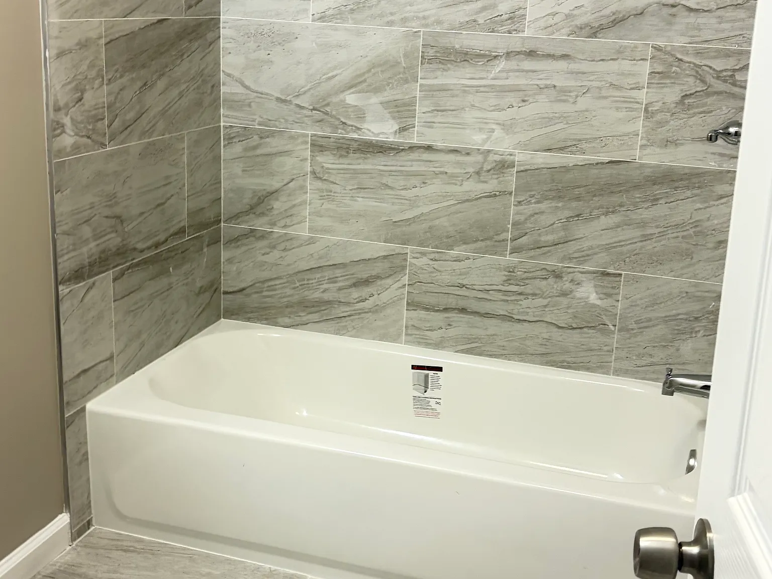 3 bed, 1.5 bath, 1536 sqft, $1,975 — Photo 2