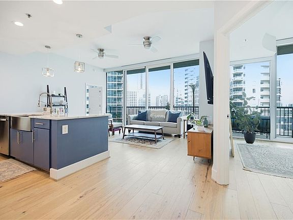3rd image of 1080 Peachtree St NE Unit 1212