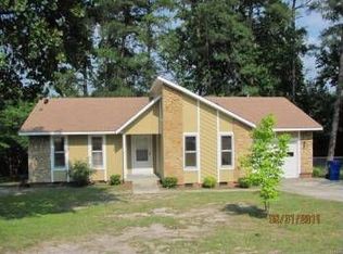 114 Bruce Ln, Spring Lake, NC 28390