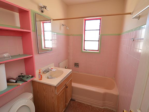 3rd image of 109 S Grande Ave