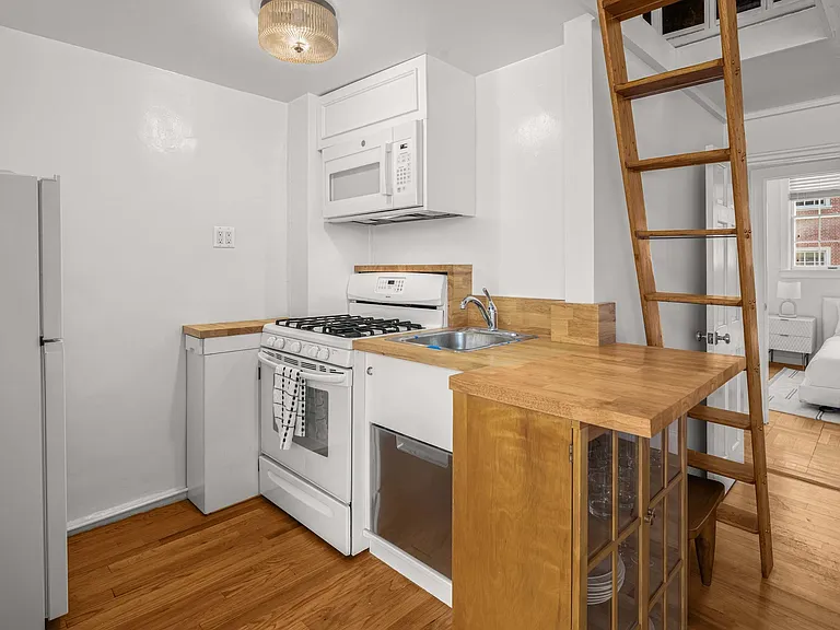 131 Macdougal St #1 — Photo 11
