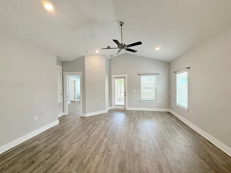 5849 Danbury Blvd — Photo 2