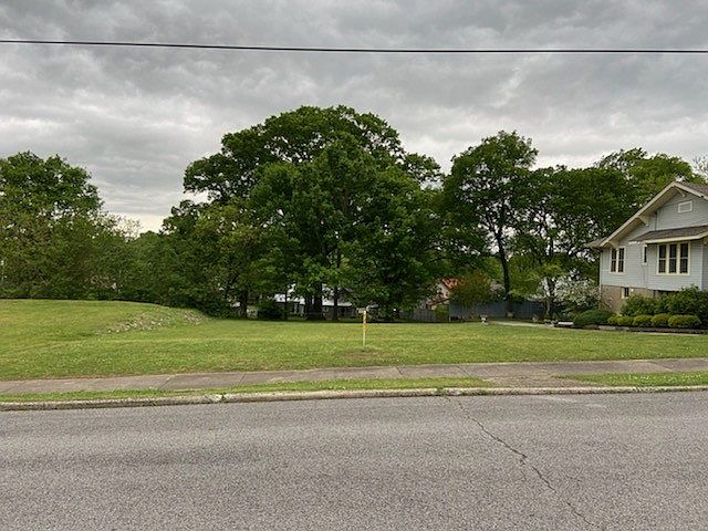 2nd image of 402 Main Ave N