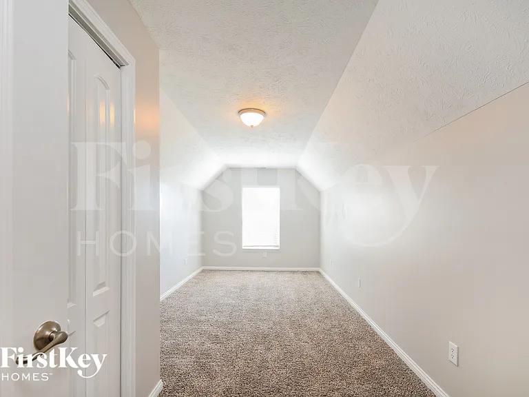 10871 Monarch Springs Ct — Photo 12