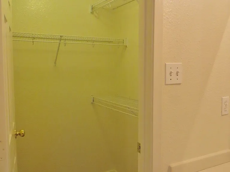 2216B Katy Ln — Photo 14