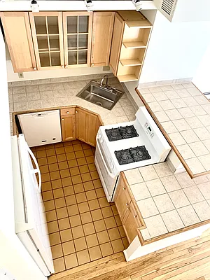 Rented by Compass | media 37