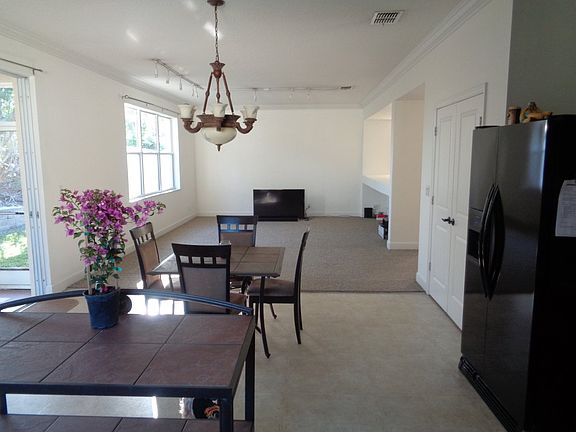 4th image of 623 Carriage Lake Way