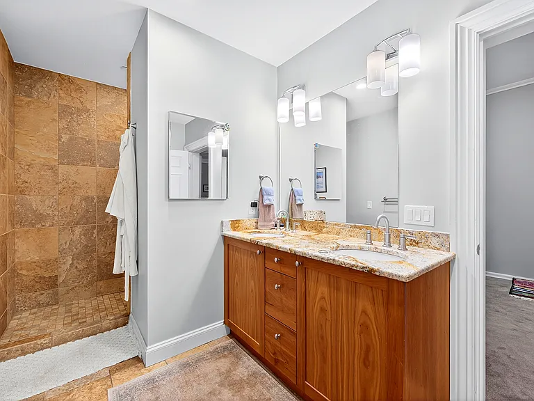 325 S Salina St #2 — Photo 15