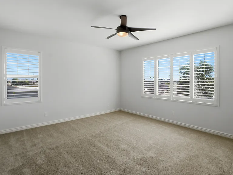 227 E Beatryce St — Photo 24