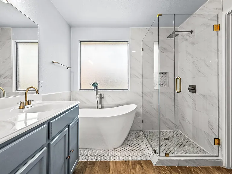 5540 Crestwood Dr — Photo 2