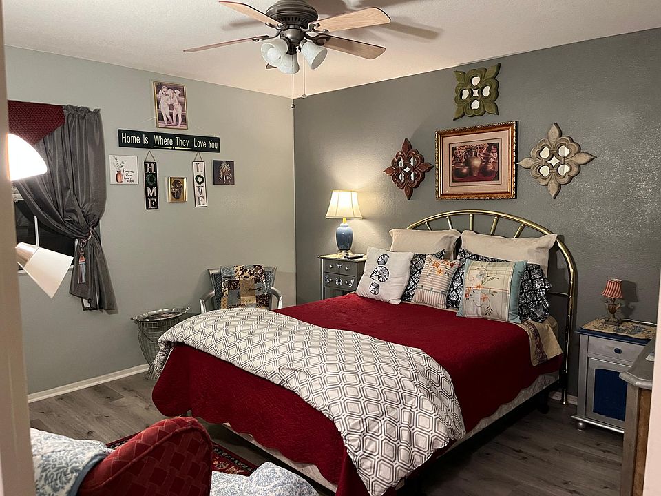 This is the bedroom for rent. Rental is unfurnished, however, some furnishings can be provided on request. Renter must provide their own bed.