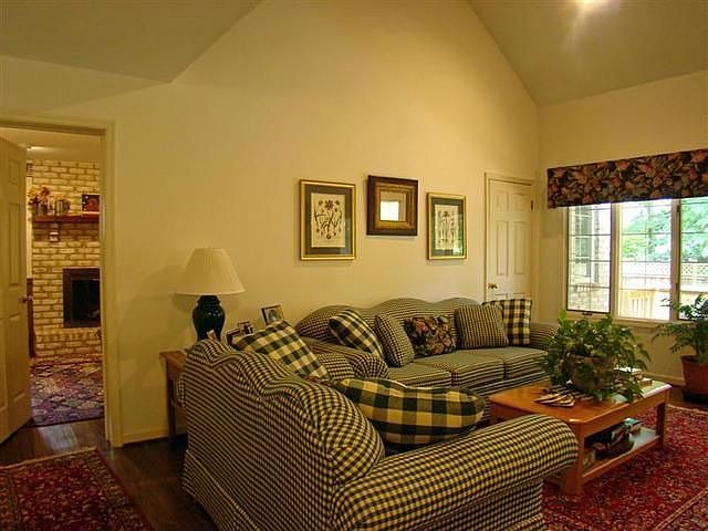 2nd image of 8 Coventry Rd