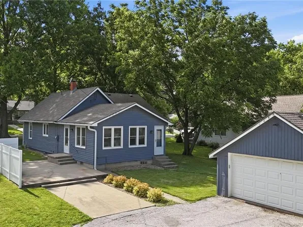 309 5th Ave S, Greenwood, MO 64034
